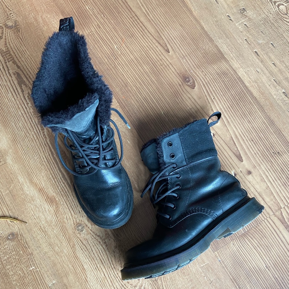 Dr Marten Black faux fur lined 8 hole Docs boots. Size 7.5